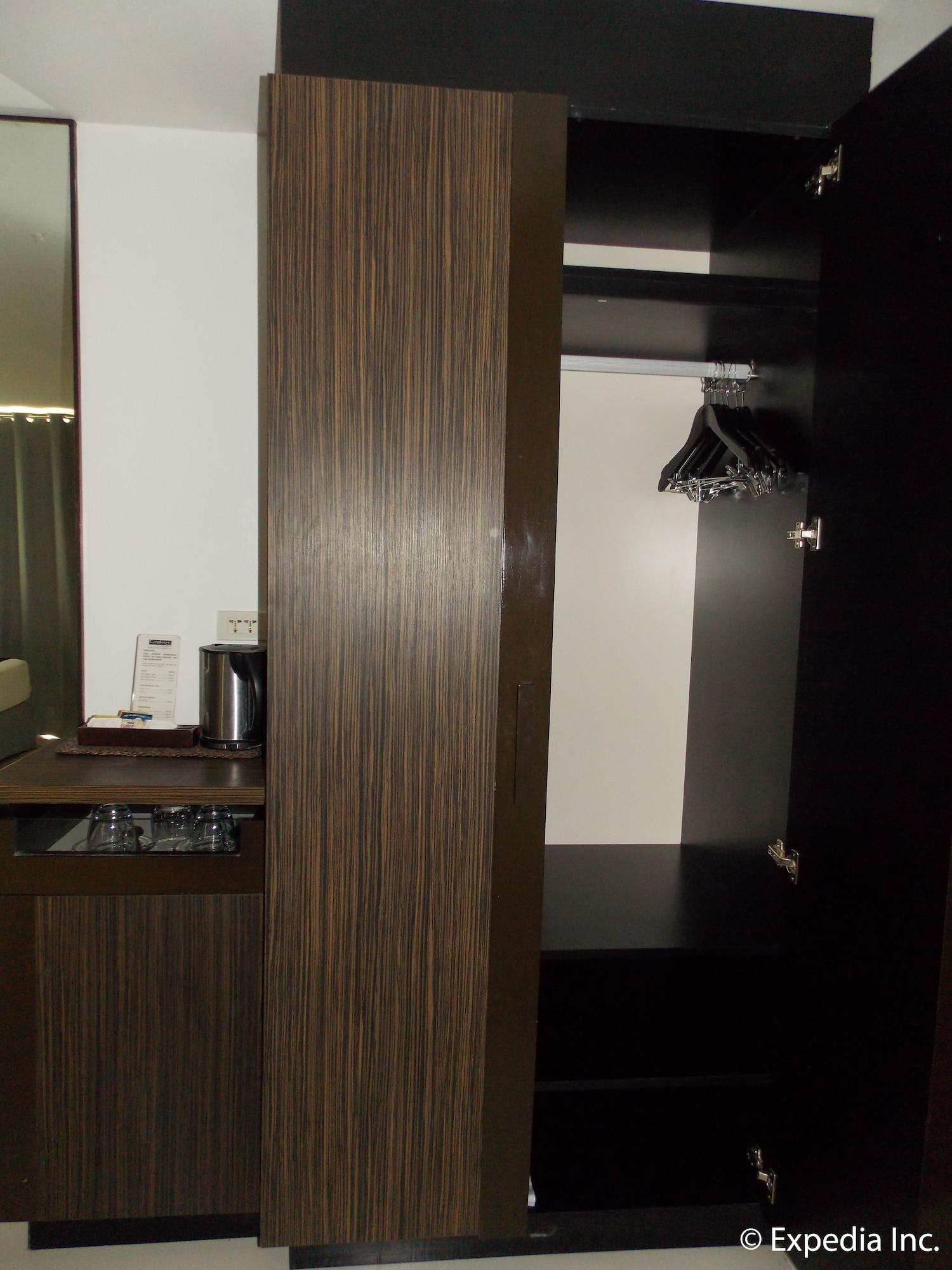 Cityscape Hotel Mandaue Bagian luar foto